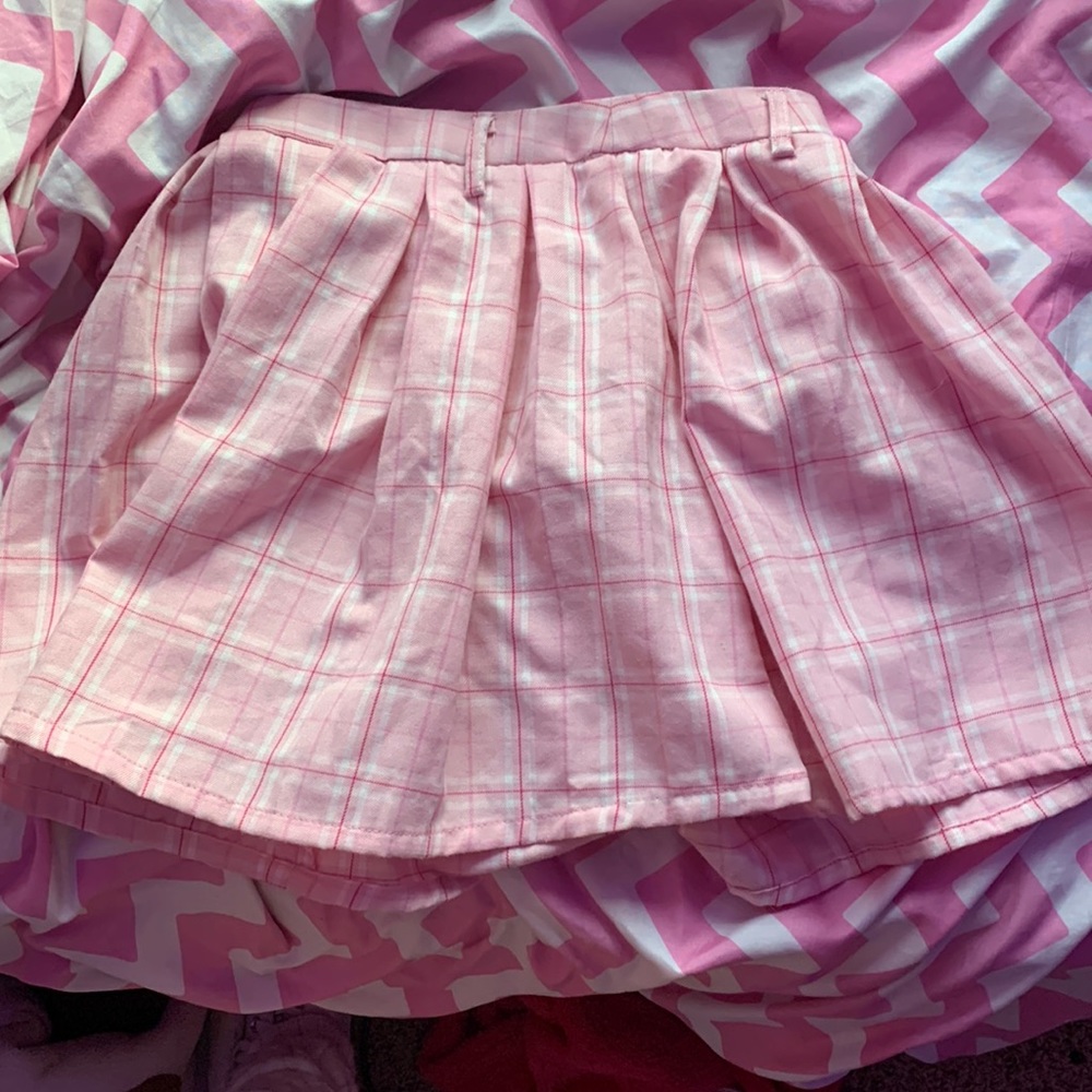 Pink hot topic skirt